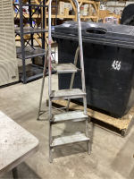 3 STEP FOLDING LADDER