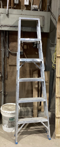 6’ ALUMINUM STEP LADDER