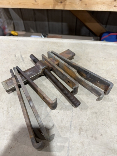 Antique gear puller