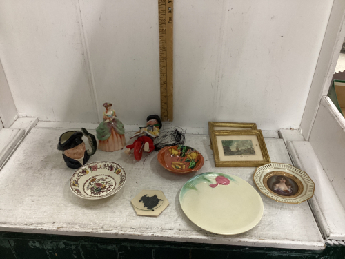 BOX WITH COLLECTIBLE ITEMS