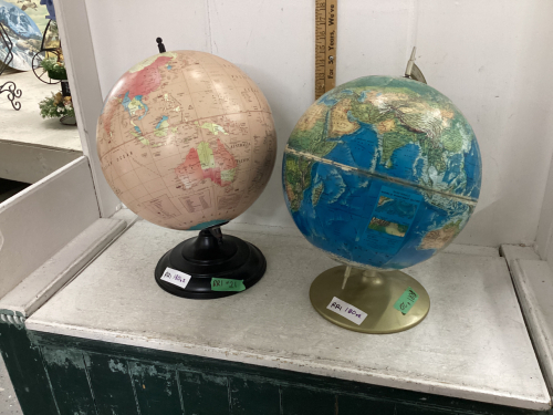 2 GLOBES