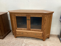 CORNER MEDIA/DISPLAY UNIT