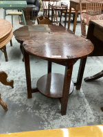 ROUND OAK TABLE W/ LITTLE SHELF