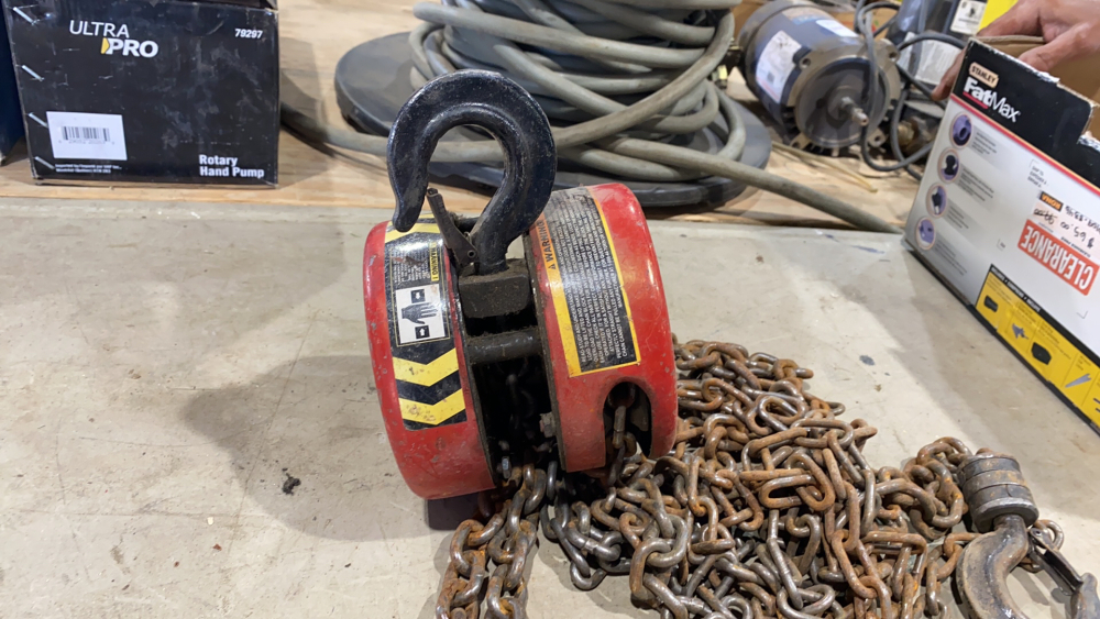 BIG RED CHAIN BLOCK
