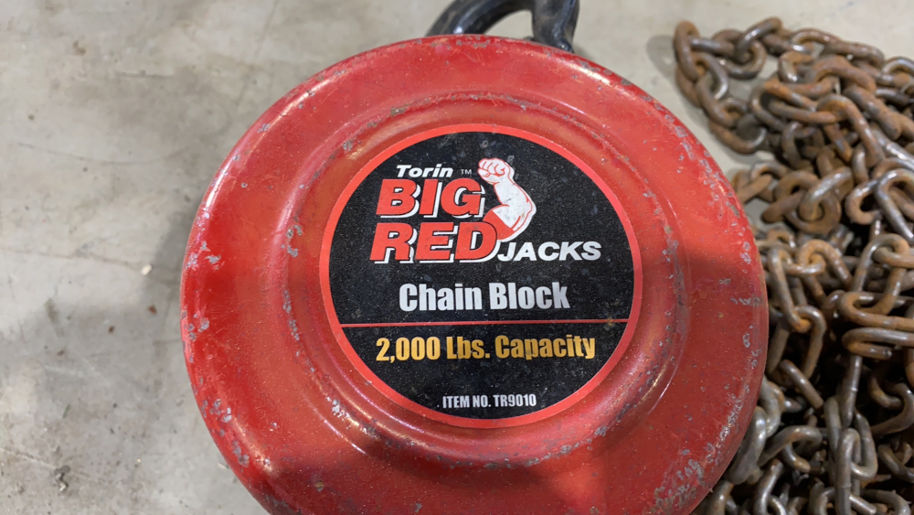BIG RED CHAIN BLOCK