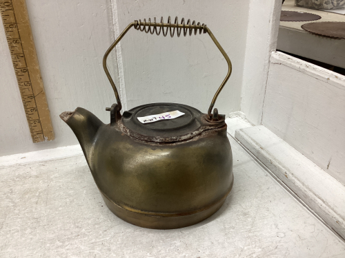 HEAVY CAST BRASS COLOURED KETTLE