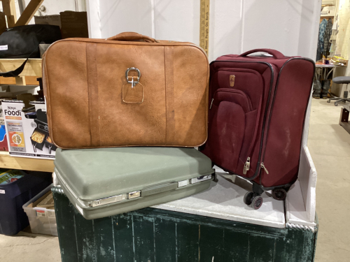 3 SMALL SUITCASES