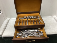 SILVERWARE CHEST WITH STAINLESS FLATWARE