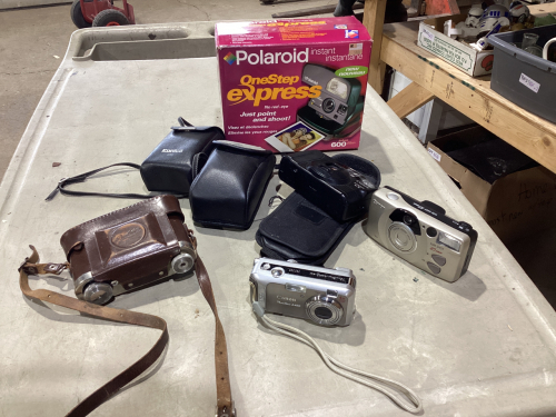 COLLECTION OF VINTAGE CAMERAS