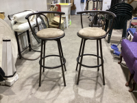 2 BAR STOOLS