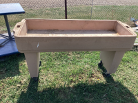 Poly wash table with drain