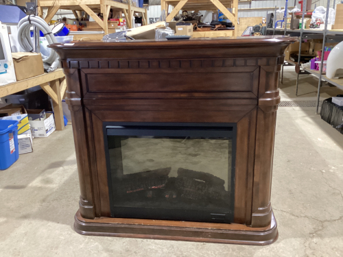 DIMPLEX FREE STANDING ELECTRIC FIREPLACE