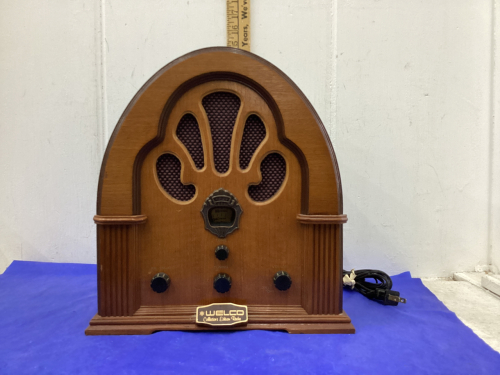 WELCO - ANTIQUE LOOKING RADIO