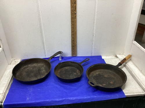 CAST IRON FRY PANS