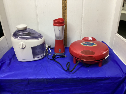 QUESADILLA MAKER, JUICER, BLENDER