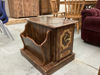 END TABLE/MAGAZINE RACK