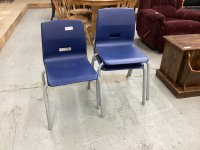 3 PLASTIC CHAIRS