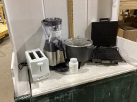 SMOOTHIE MAKER, DEEP FRYER, DAISY WAFFLE MAKER, 2 SLICE TOASTER