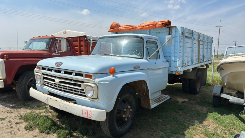 FORD 500 GRAIN TRUCK WITH BOX PLUMBED FOR DRILL FILL