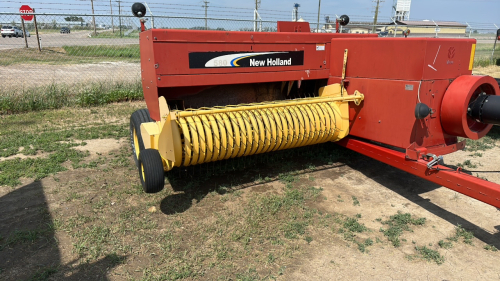 NEW HOLLAND 580 SMALL SQUARE BALER