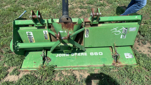 JOHN DEERE ROTOTILLER 660