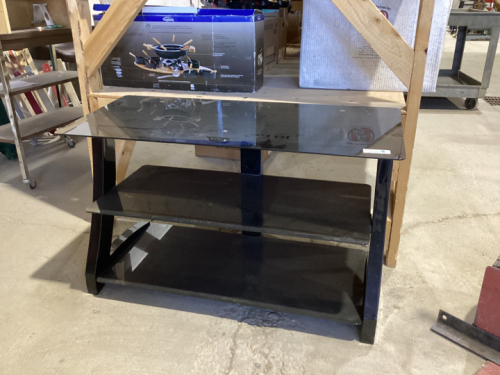 BLACK GLASS ENTERTAINMENT STAND