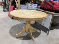 WOOD ROUND PEDESTAL TABLE