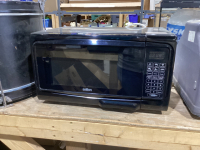 SMALL SALTON MICROWAVE