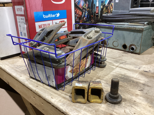 CRATE OF BOLT-ON NEW HOLLAND BUCKET TEETH