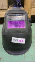 Auto darkening welding helmet