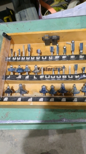 Set of router bits