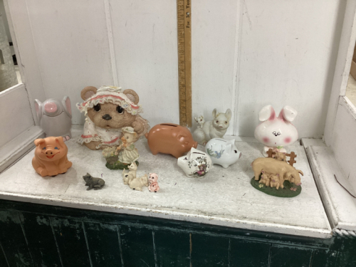 BOX OF PIGGY BANKS AND ORNAMENTS