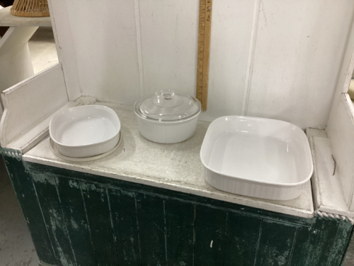 BOX WITH CASSEROLE DISHES