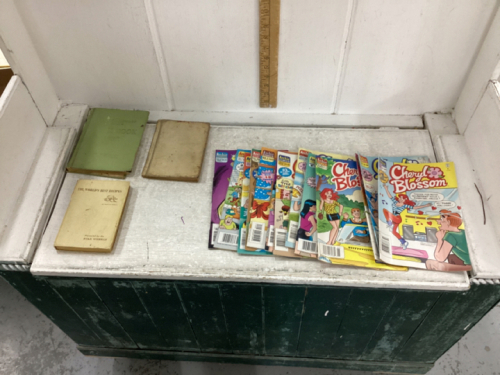 2 BOXES - ARCHIE COMICS AND 3 OLD COOKBOOKS