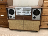 VINTAGE SEARS STEREO SYSTEM IN CABINET - ON CASOTRS….HAS MANUAL