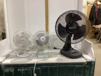 (3) TABLE FANS