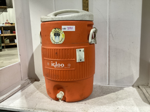 IGLOO WATER COOLER & LITTLE CHIEF ELECTRIC SMOKEHOUSE