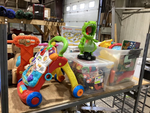 SHELF 16: LARGE AMOUNT OF TOYS