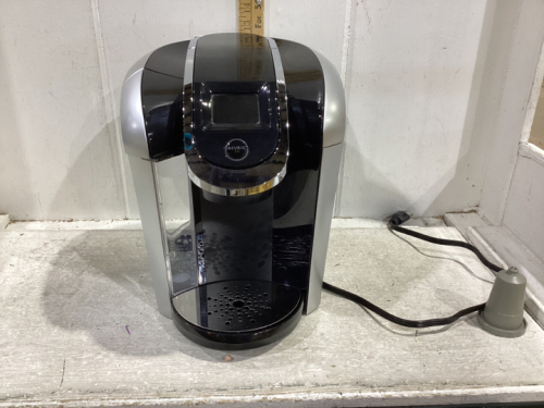 KEURIG COFFEE MACHINE