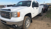 2013 GMC 2500 HD extended cab 4 x 4