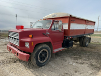 1984 Ford F 700 grain truck