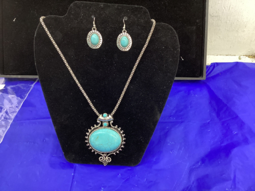 NECKLACE & EARRING SET - COSTUME JEWELRY