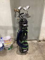 SPALDING GOLF BAG W/ MIXED CLUBS