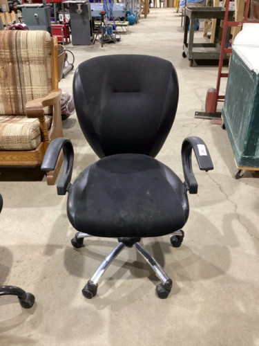 BLACK OFFICE CHAIR