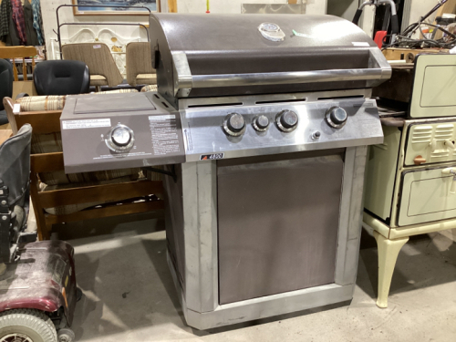 CENTRO PROPANE LARGE BBQ W/ SIDE BURNER