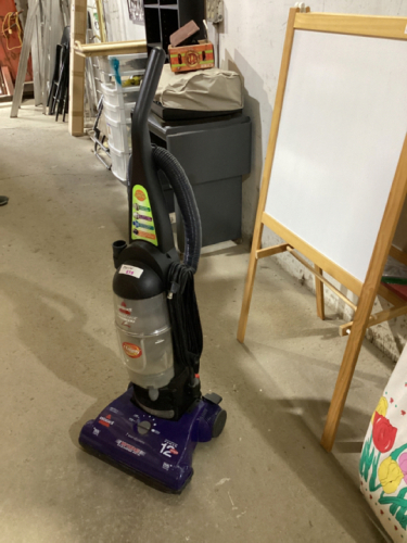 BISSELL UPRIGHT VACUUM