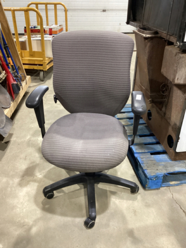 USED SINGLE ROLLING OFFICE CHAIR - GREY TONES