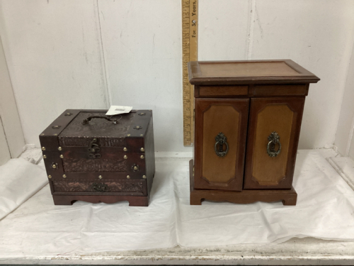 2 JEWELRY BOXES WITH SOME JEWELRY