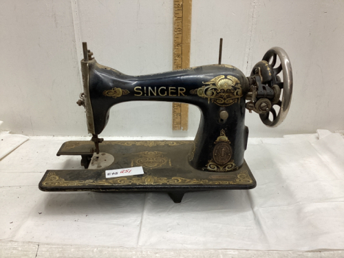 ANTIQUE SINGER SEWING MACHINE