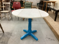 ROUND DROP LEAF TABLE